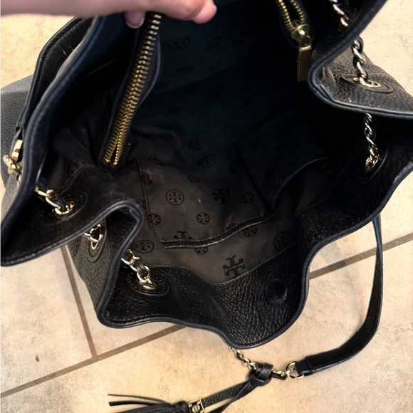 Tory Burch Black Pebbled Leather Shoulder Bag - Picture 5 of 11